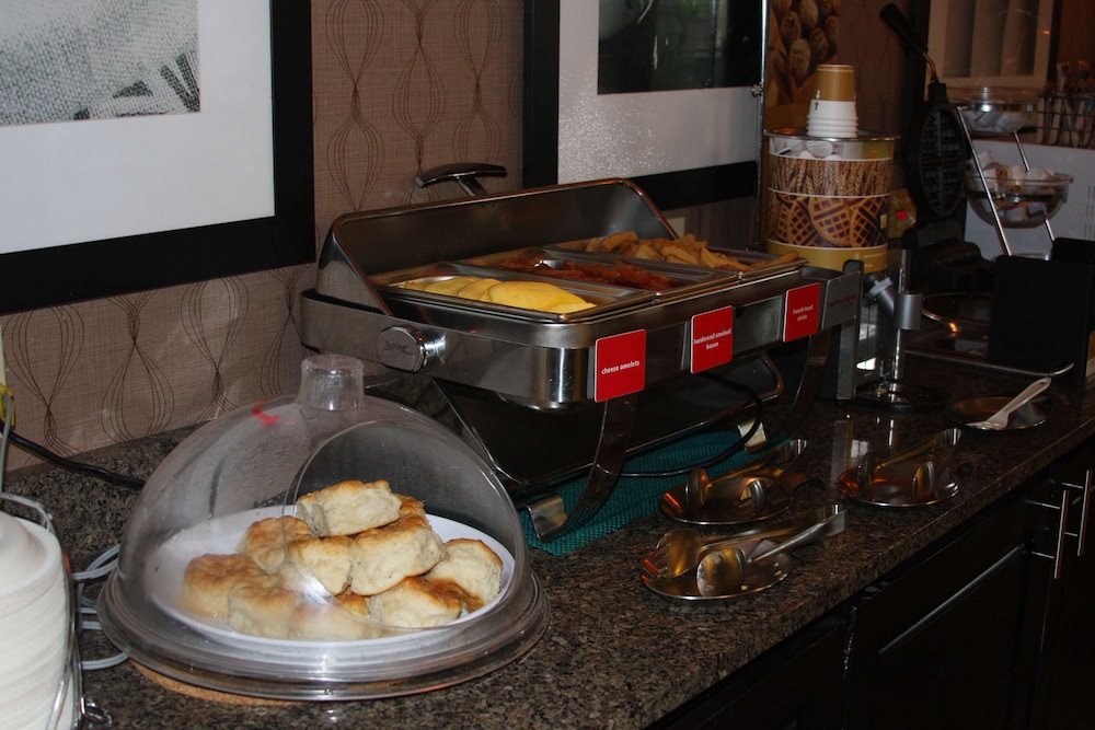 Hampton Inn Russellville - photo 43