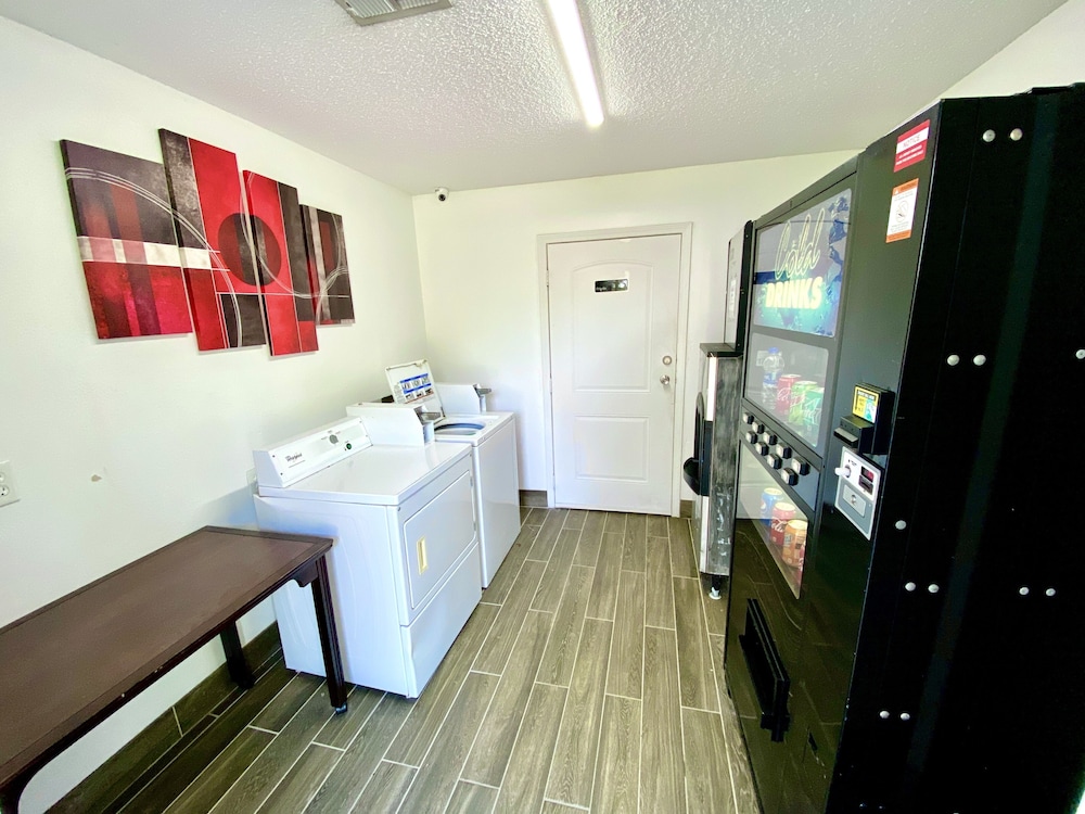 Razorback Inn - photo 25