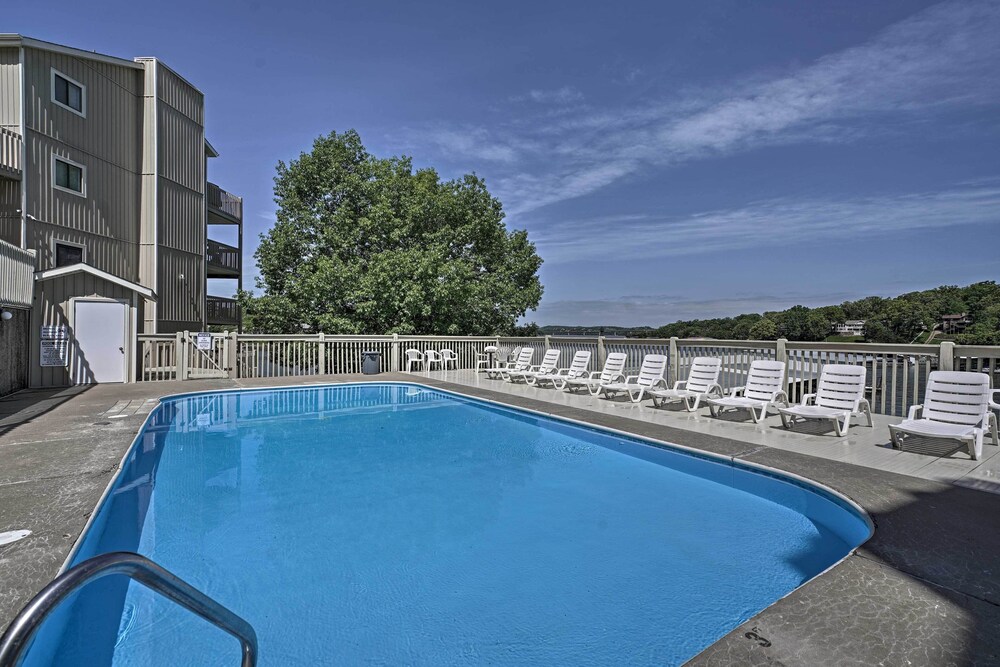 View Pool and Lake Access Osage Beach Condo — 4-Star Luxury Hotel in Osage Beach, United States