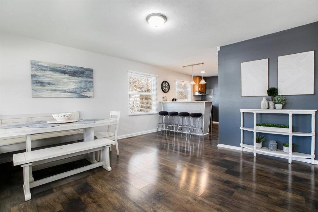 4BR Gameday Getaway EV Charger Pet Friendly 10p in South Bend, United States