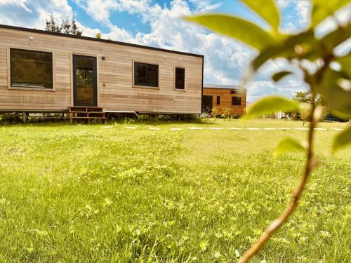 Tiny village de Sault - carbon neutral hotel in Premilhat