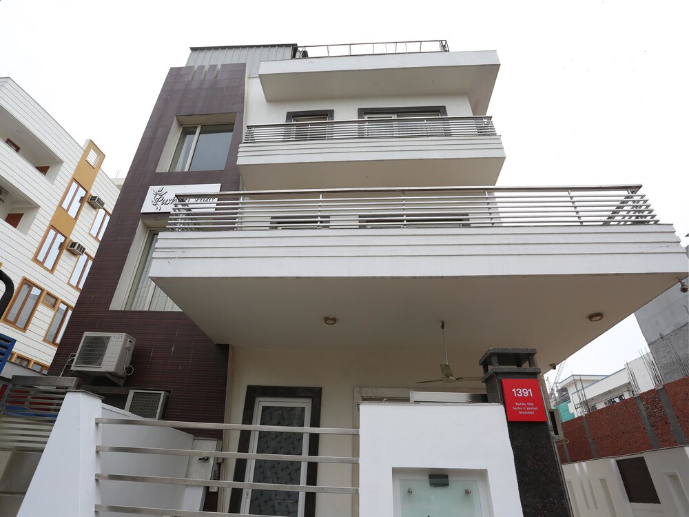 Capital O 1391 Hotel Pushpa Vilas in Ghaziabad, India