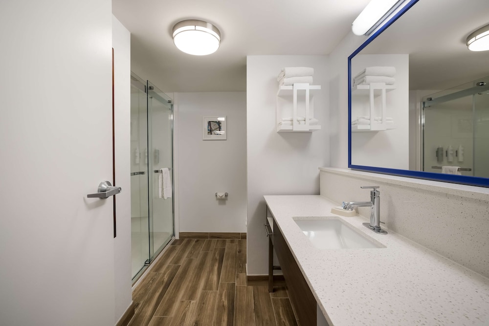 Hampton Inn McHenry - photo 29