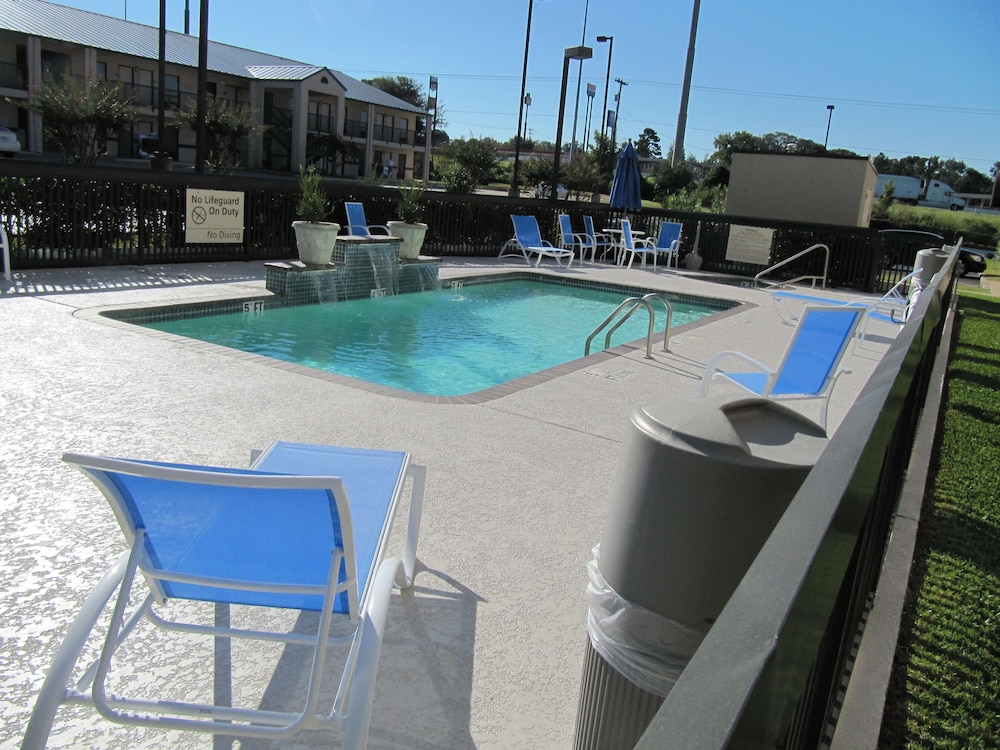 Hampton Inn Lindale Tyler - photo 24