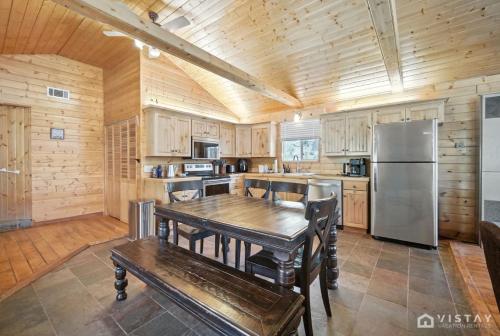 Stunning Log Cabin Close to Panguitch Lake — 4-Star Luxury Hotel in Panguitch, United States