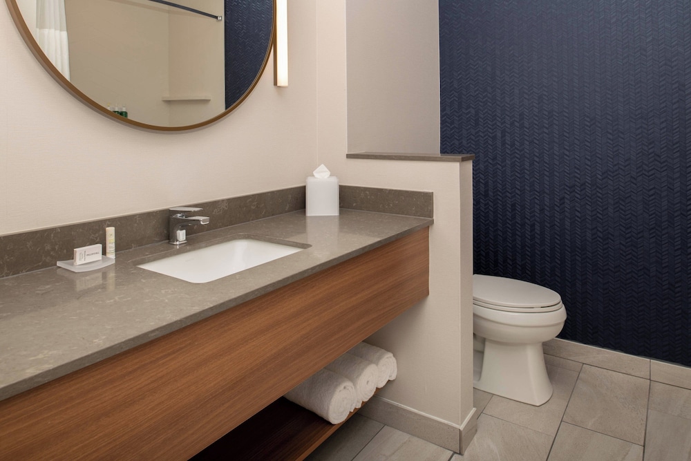 Fairfield Inn & Suites by Marriott Wenatchee - photo 11