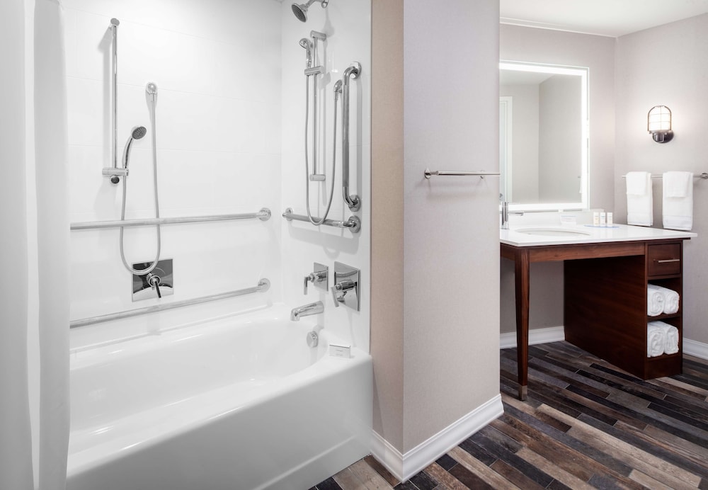 Hampton Inn Boston Seaport District - photo 19