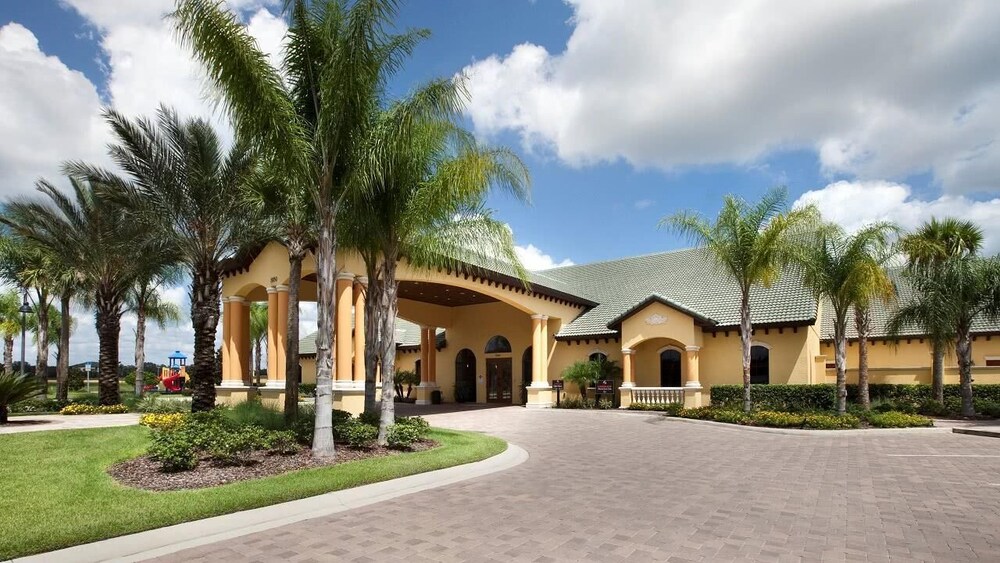 Resort Retreat — 4-Star Luxury Hotel in Kissimmee, United States