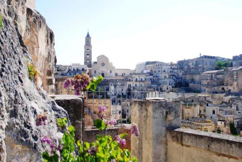 L Abbraccio Dei Sassi — Matera