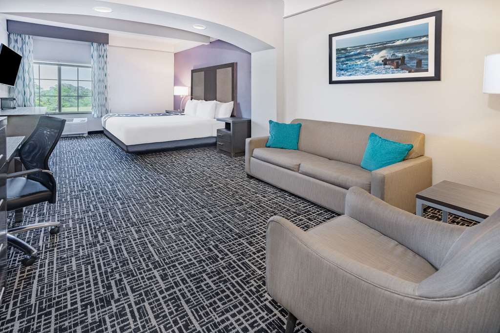 La Quinta Inn & Suites by Wyndham Norfolk - photo 25