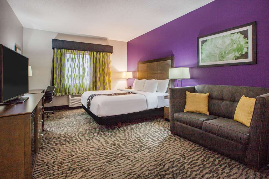 La Quinta Inn & Suites by Wyndham Elkhart - photo 19