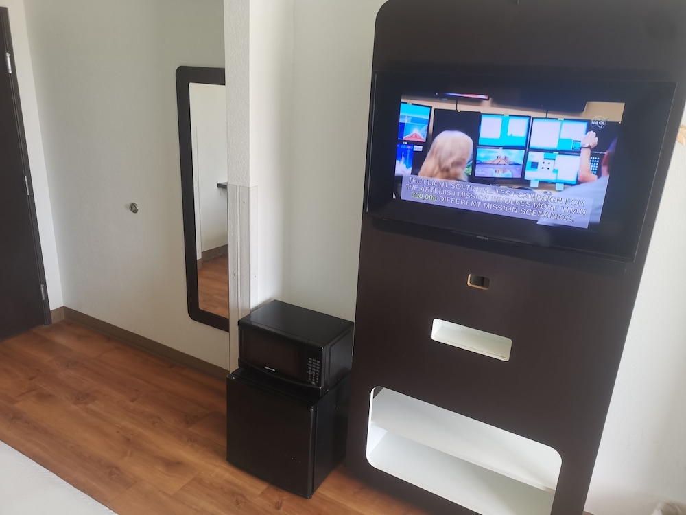 Emblaze Hotel - photo 4