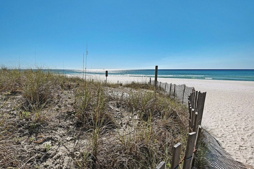 Beautiful Ocean Views 2 bedroom 2 bathroom Resort Pools - photo 18