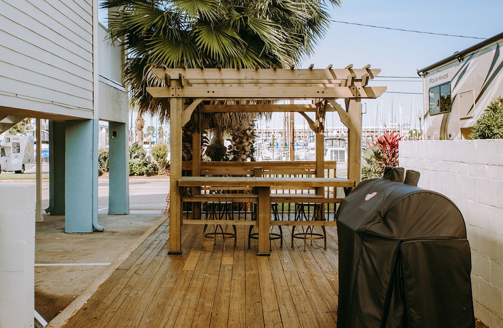 Scottish Inns and Suites Near Kemah Boardwalk - photo 38