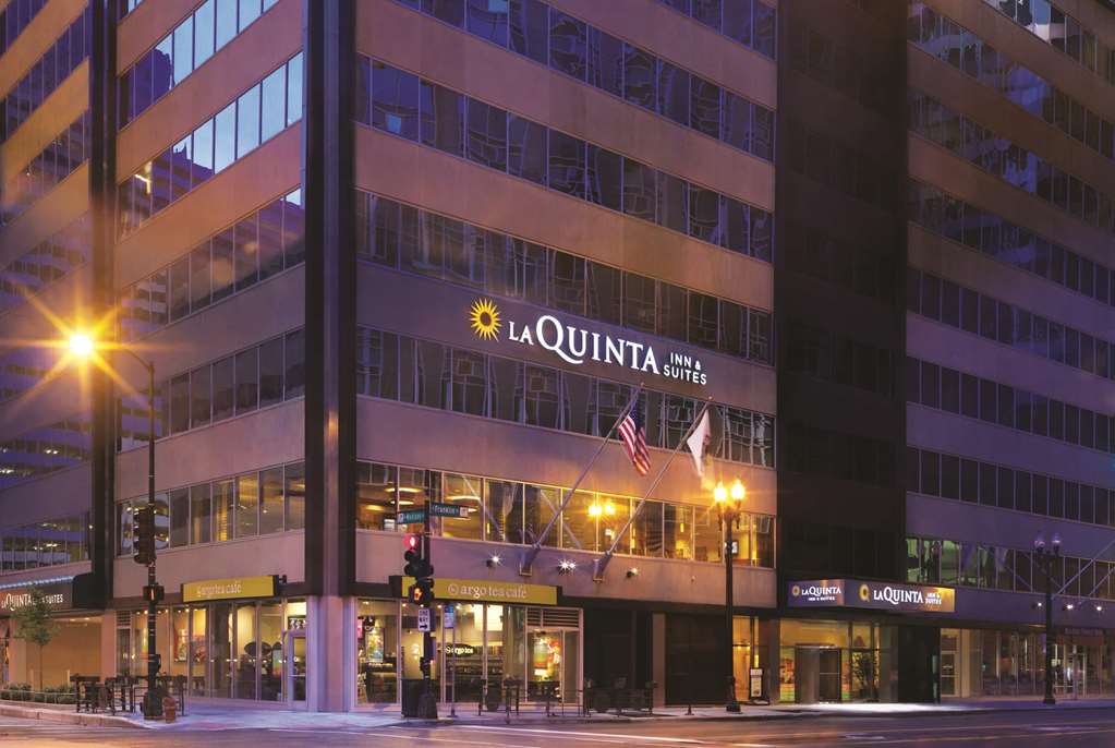 La Quinta Inn & Suites by Wyndham Chicago Downtown - photo 2