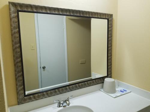 America's Value Inn - photo 19