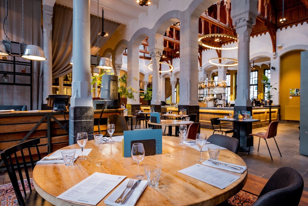 Post Plaza Hotel Grand Cafe — Leeuwarden