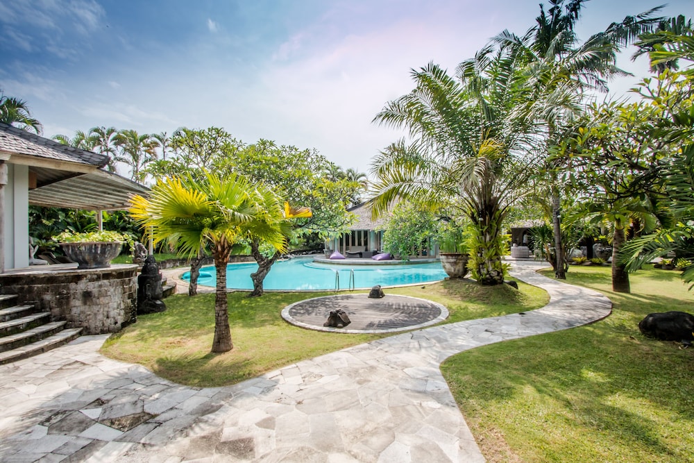 Maya Villa Private Pool — 4-Star Luxury Hotel in Seminyak, Indonesia