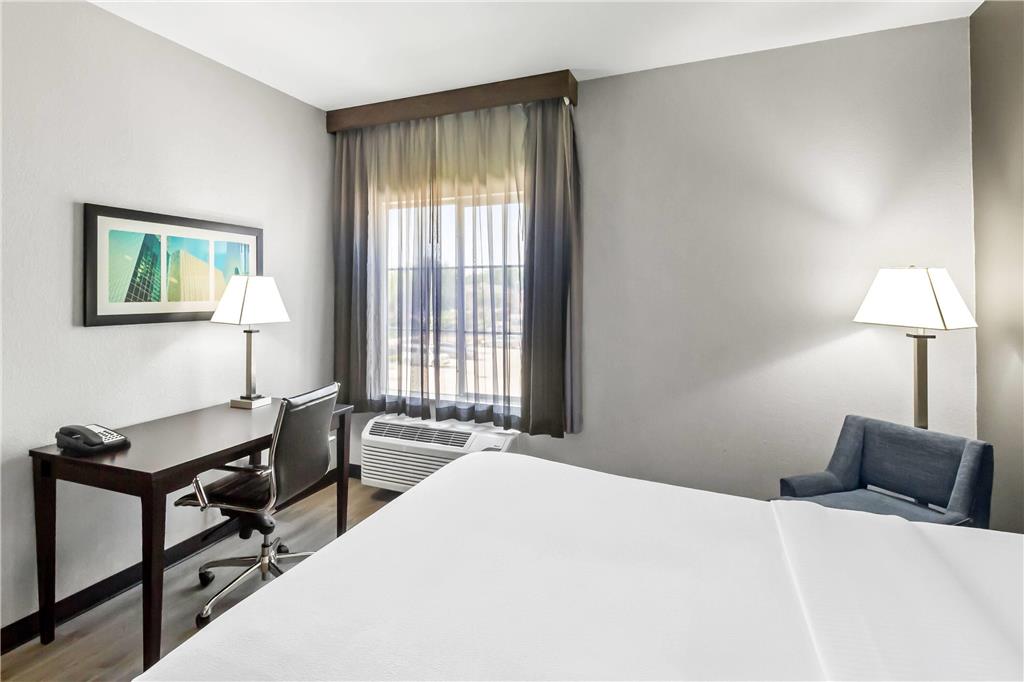 La Quinta Inn & Suites by Wyndham Houston Energy Corridor - photo 15