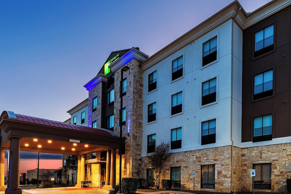 Holiday Inn Express & Suites Del Rio by IHG - photo 69