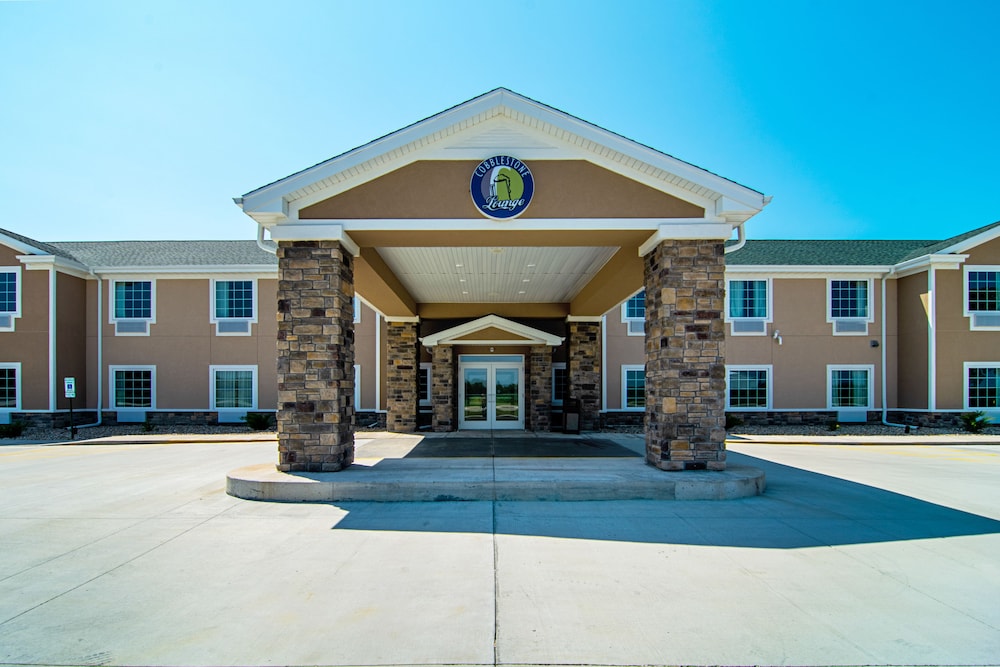 Cobblestone Hotel & Suites Paxton - photo 39