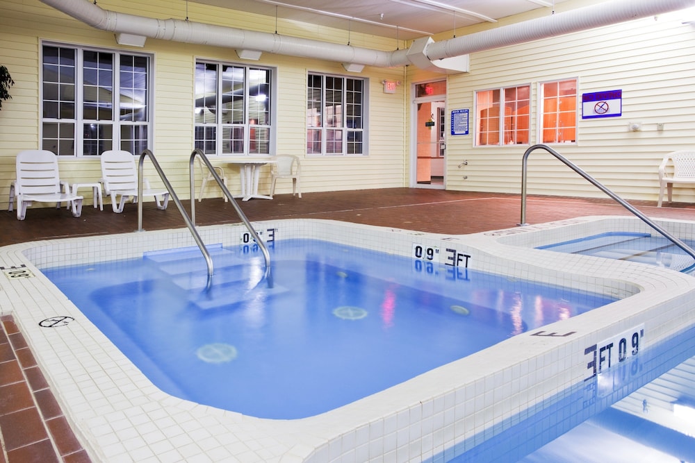 Holiday Inn Express St. Ignace Lake Front by IHG - photo 11
