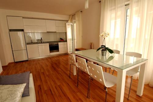Apartments Annette studio and two bedroom apartment with parking