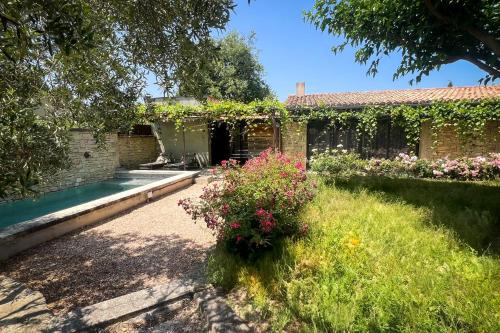 Gite Tout Confort Jardin Et Piscine Chauffee — Lagnes
