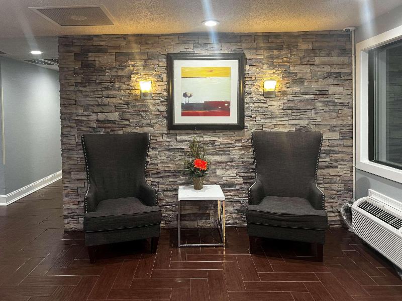 Days Inn by Wyndham Muskegon - photo 8