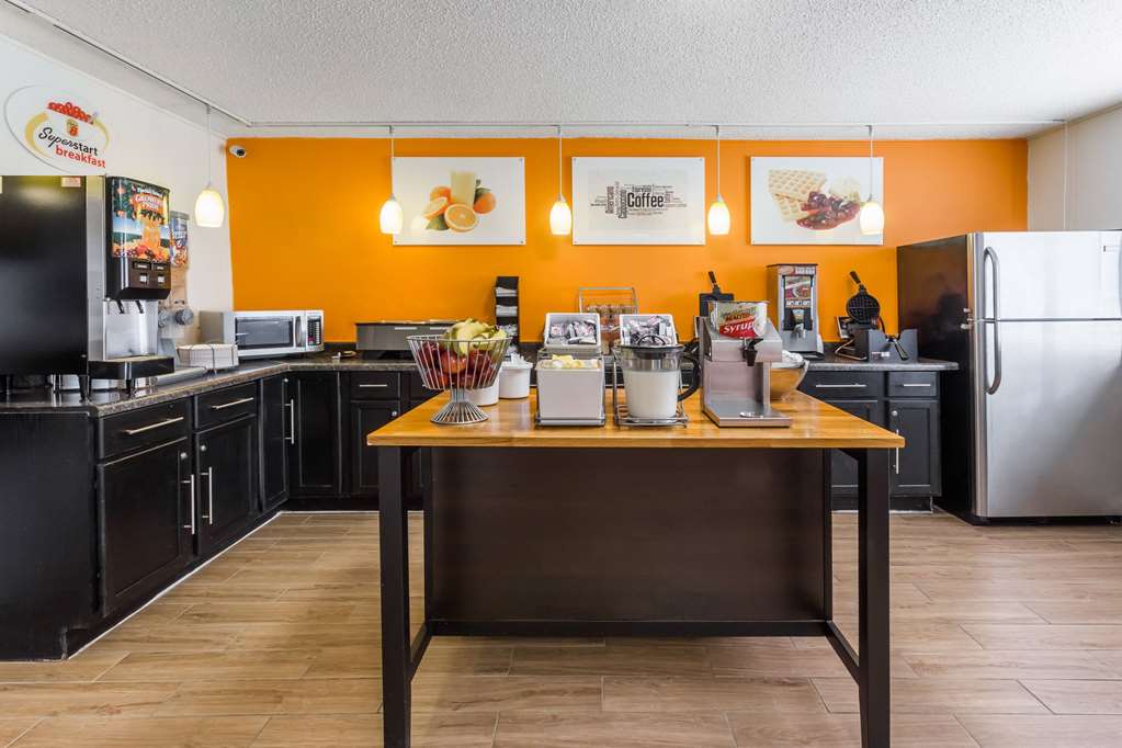 Super 8 by Wyndham Dubuque - photo 13