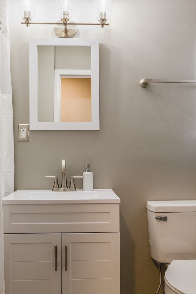 Newly renovated 4BR CozySuites - photo 39