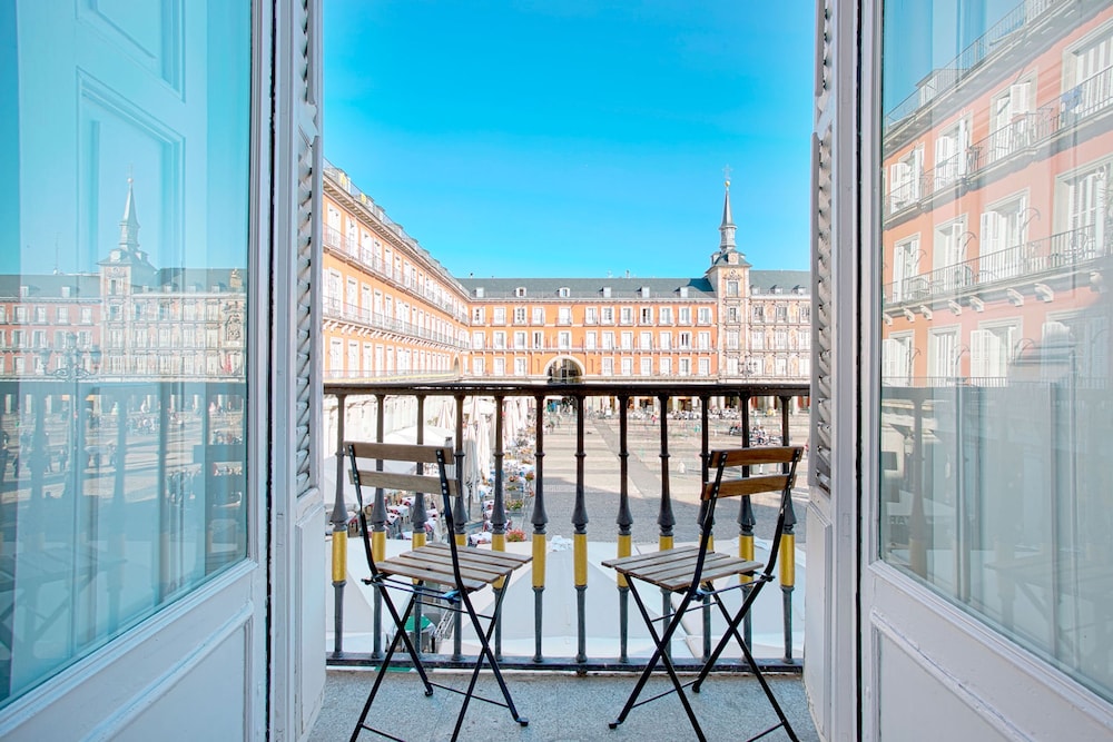 Apartment 1Bd With Balcony in Plaza Mayor Square P Madrid