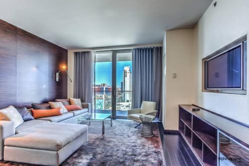 Gorgeous Strip View Studio at Palms Place 17