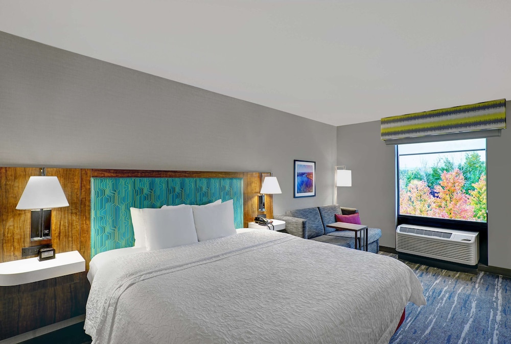 Hampton Inn Utica - photo 12