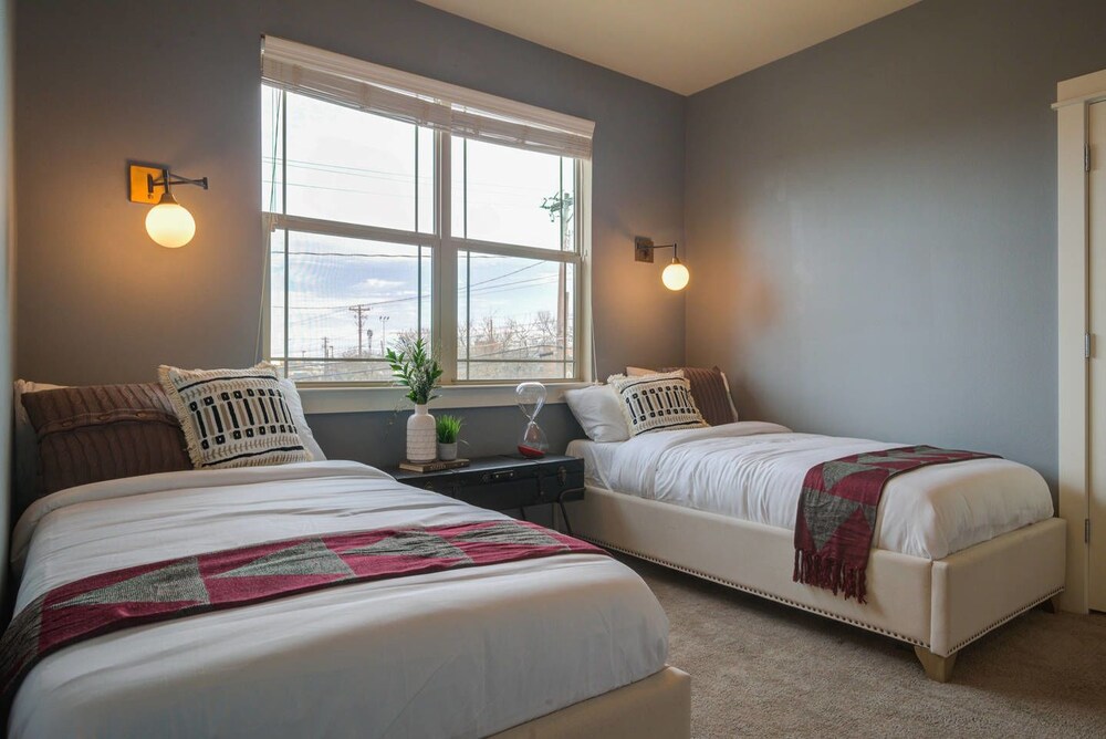 Spacious 3br 3ba Minutes From DT by Domio - photo 6