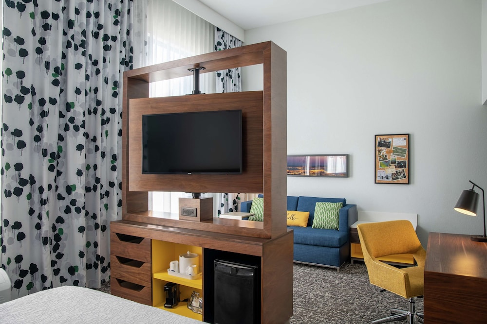 Hampton Inn & Suites Los Angeles Sherman Oaks - photo 23