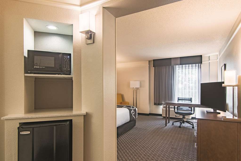 La Quinta Inn & Suites by Wyndham Oklahoma City Norman - photo 35