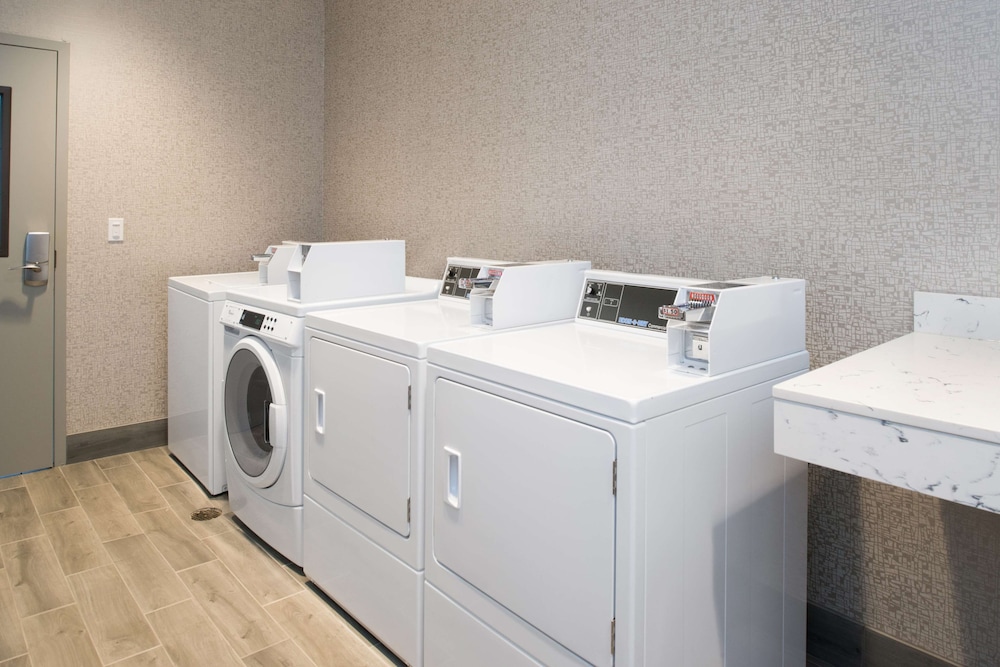 Hampton Inn Paragould - photo 25