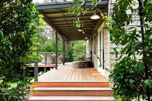 Maple Cottage — 4-Star Luxury Hotel in Shoalhaven Heads, Australia