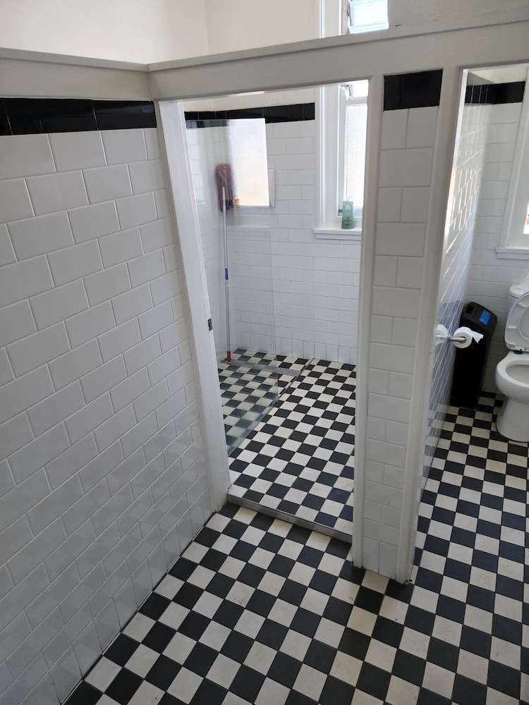 The Young Street Hotel — hotel in Carrington