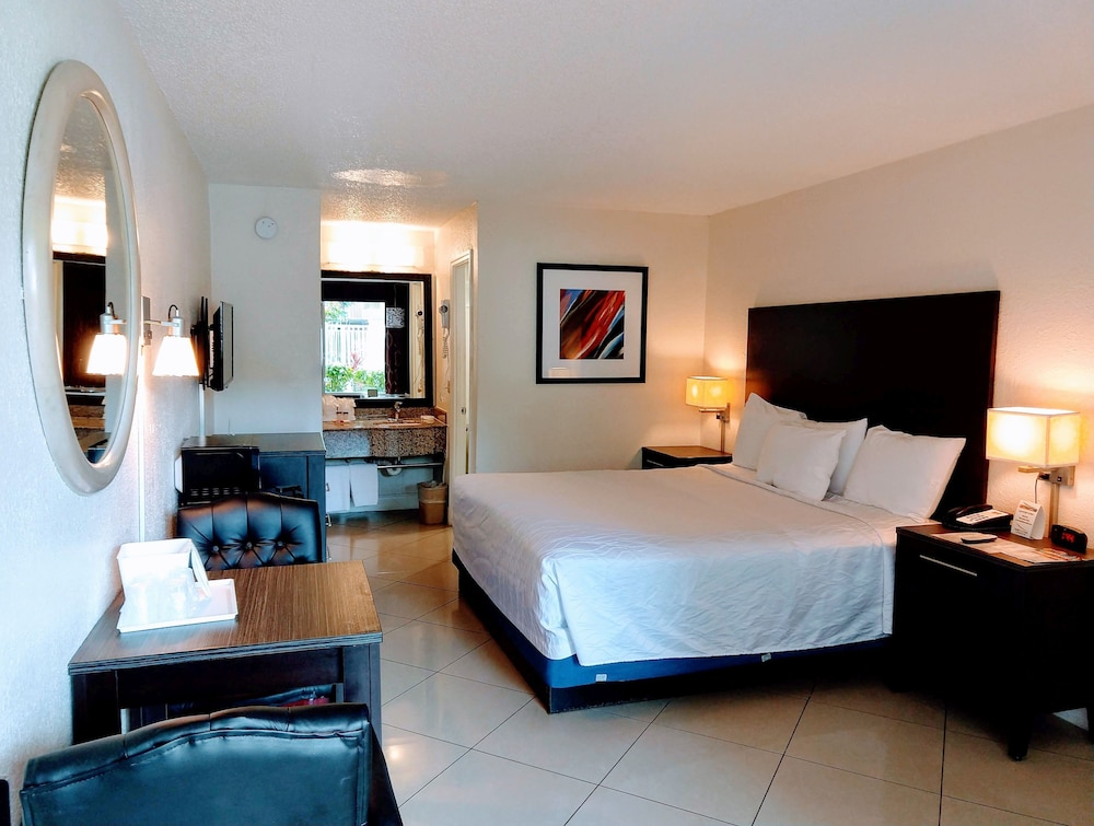 Red Carpet Inn Airport and Cruise Port Hotel Fort Lauderdale - photo 12