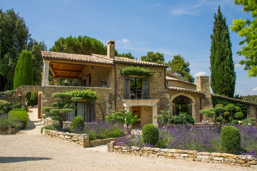 Domaine Les Roullets — hotel in Oppede Le Vieux
