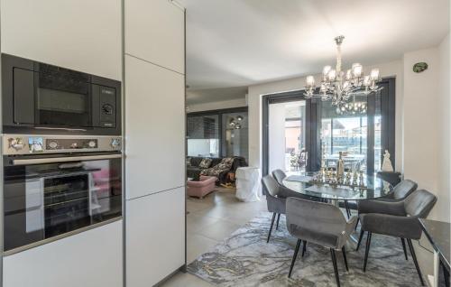 Awesome Apartment In Novigrad With Wifi — Novigrad — photo 4