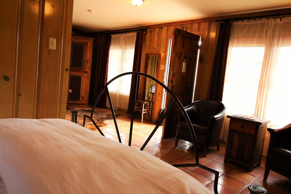 The Maverick Inn - photo 13
