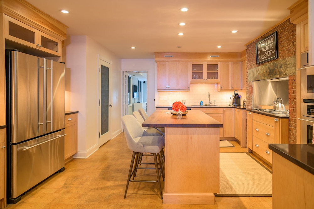 Deedee's Brownstone Van Vorst Park - photo 23