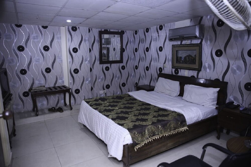 Mars Hotel - last minute hotel in Lahore