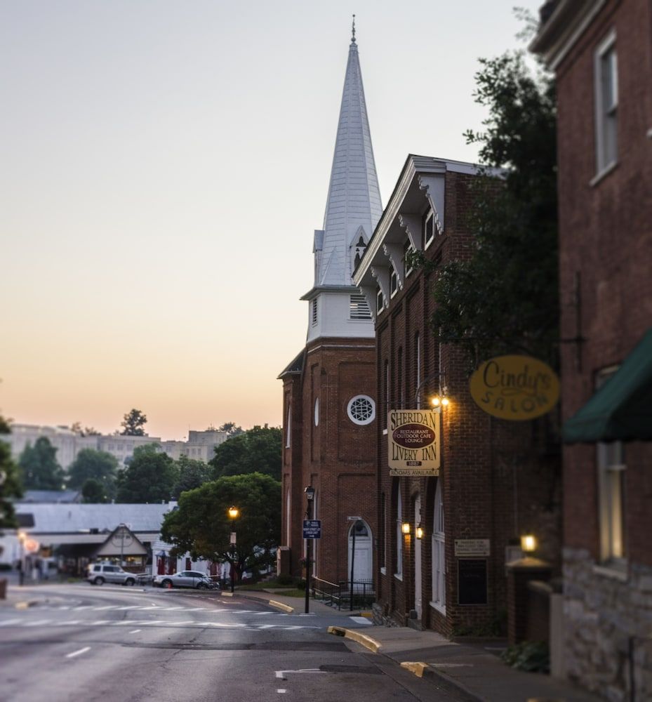 Sheridan Livery Inn & Restaurant - photo 10