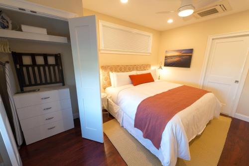 The East Island Reserve Hotel - photo 5