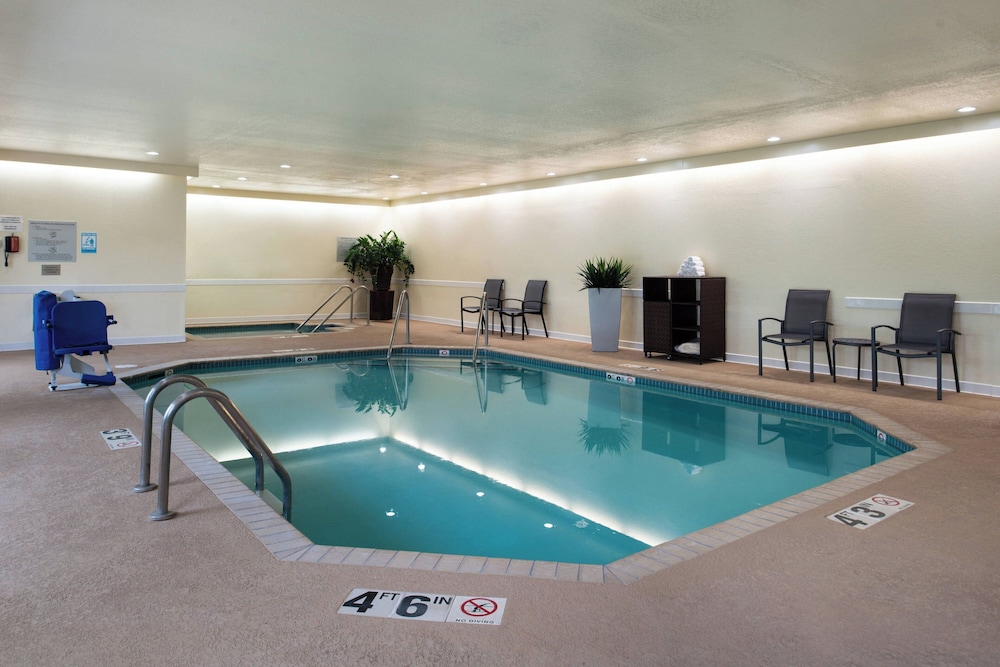 Fairfield Inn & Suites by Marriott Beloit - photo 25