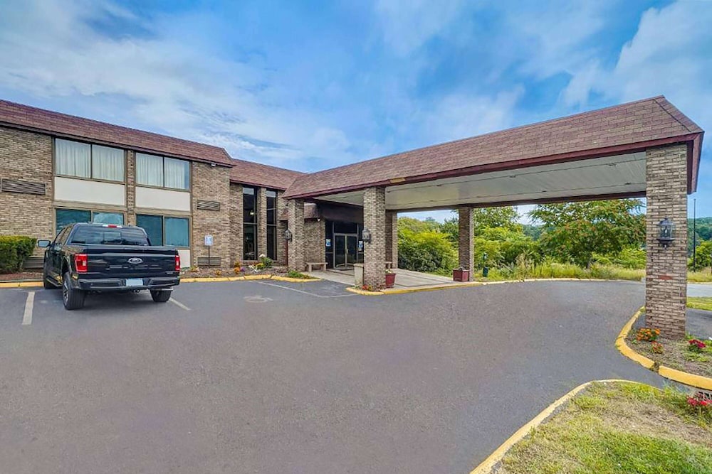 Travelodge by Wyndham Vernon CT - photo 18